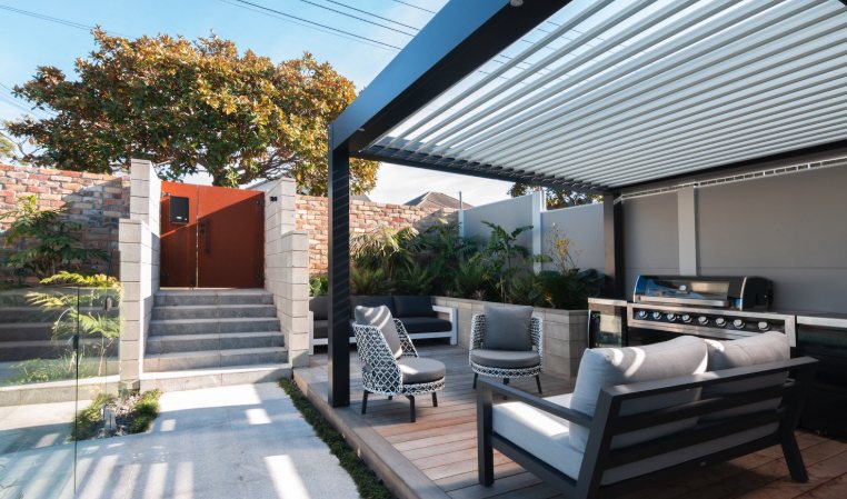 Residential alfresco area with custom patio roof in Perth